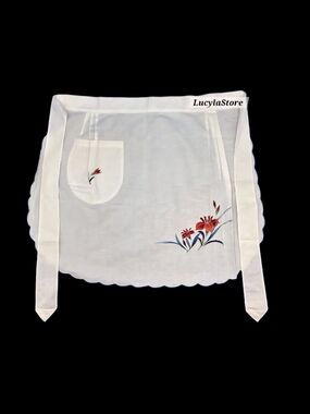 Vintage White Floral Embroidered Half Apron With Scalloped Edges & Pocket